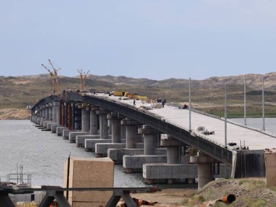 Бектенов Қазақстандағы ең ұзын көпірдің құрылысымен танысты.