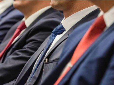 Мемлекеттік қызметкерлерге қазақ тілін білу міндеттеледі.