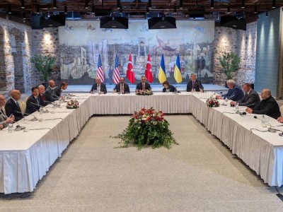 Стамбұлда Украина, Түркия және АҚШ өкілдерінің кездесуі басталды.