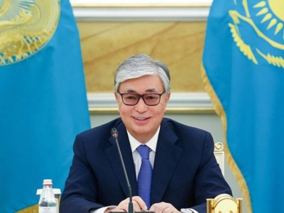 Тоқаев қазақстандықтарды Жеңіс күнімен құттықтады.