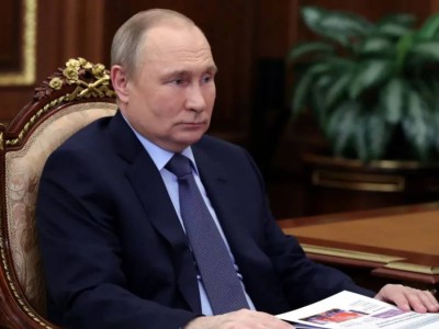 Путин Жеңістің 80 жылдығын мерекелеу кезінде уақытша бітім жариялады.