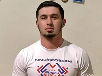 «Мен Шешенстанға барғанша, осында өлгенім артық»: Алматыдағы СИЗО-да отырған Мансур Мовлаевтың өміріне қауіп төніп тұр.