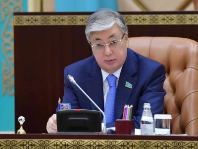 Президент Қазақстанда шығарылған «Спутник V» вакцинасын алды.