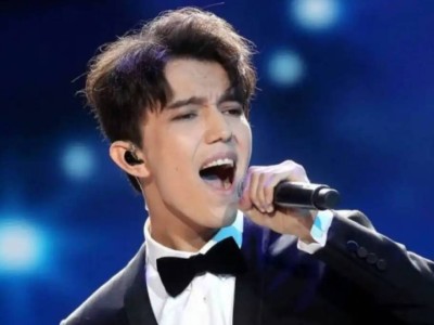 Димаш Құдайберген денсаулық саласына 500 мың доллар сыйлады.