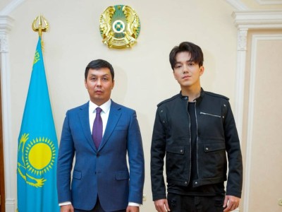 Димаш антикорда не істеп жүр?.