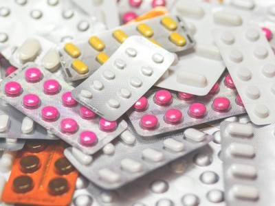 Дәрі-дәрмек саласындағы аудит жүйелі мәселелер мен миллиардтаған шығынды анықтады.