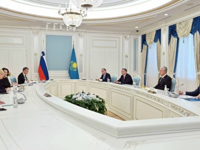 Қазақстан мен Словения президенттері кеңейтілген құрамда келіссөз жүргізді.
