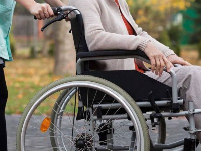 Мүгедек жандарға күтім жасаушыларға жаңа жәрдемақы енгізіледі.