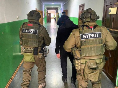 Абай облысында қала тұрғынын бопсалаған ер адам ұсталды.