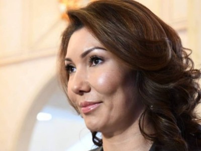 Назарбаевтың кіші қызы өзінен миллиондап қарыз сұрайтындарға ақша таратпайтынын айтты.