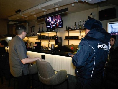 Астанада қоғамдық орындарда кальян шеккендер жазаланды.