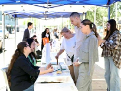 Career Day: Алматыда бос жұмыс орындары жәрмеңкесі өтіп жатыр.