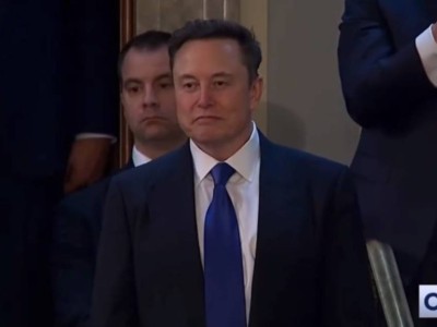 Трамп көпшілік алдында Илон Маскты мақтады.