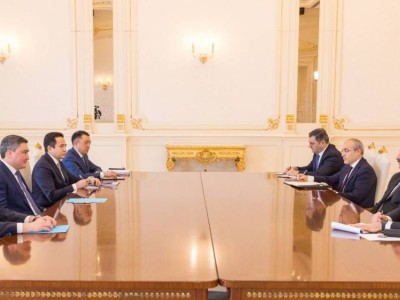 Олжас Бектенов Бакуге ресми сапармен барды.