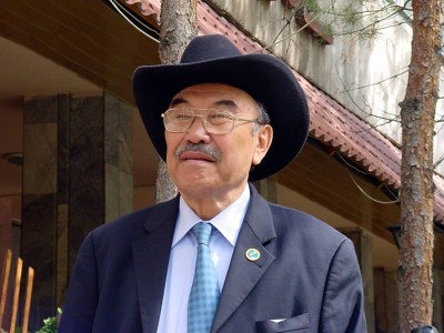 Шерхан Мұртаза шерін айтты.