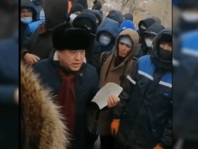 Жезқазғанда зауыт жұмысшылары ереуілге шықты.
