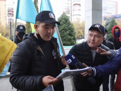 Жастар «Борат-2» фильмін прокаттан алып тастауды талап етті (видео).