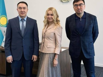 Халыққа арналған үкімет басшылары Ресей жұлдыздарына құлдық ұрып жүр.