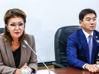 Дариға Назарбаева мен Бауыржан Байбек «Барыс» орденімен марапатталды.