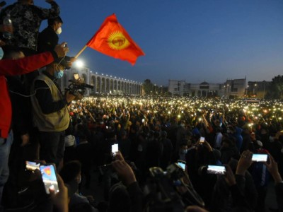 Бішкек: Жұрт сайлаудың әділ өтпегеніне наразылық білдірді (видео).