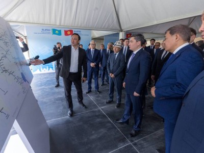 Олжас Бектенов Қордайдағы көлік-логистикалық кешен салу жұмысының барысын тексерді.