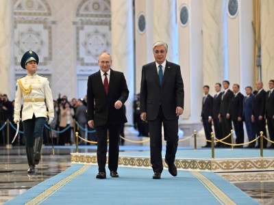 Тоқаев Путинге жағатын сөзді неге қайталады?.
