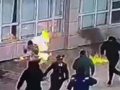 Маңғыстау облысы әкімдігі алдында өзін өртеген ер адам қайтыс болды.