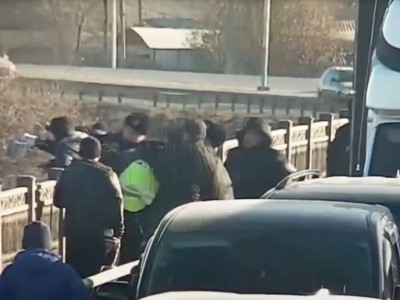 Атырауда 17 жастағы жасөспірім суицид жасамақ болды.