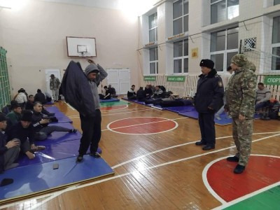 Қостанай облысында қолайсыз ауа райына байланысты 174 ауыр жүк көлігі жолда қалып қойды.