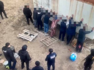 Түркістан облысында жер қойнауын заңсыз пайдаланған топ ұсталды.