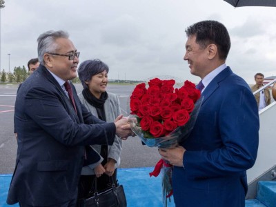Моңғолия Президенті ШЫҰ саммитіне қатысу үшін Астанаға ұшып келді.