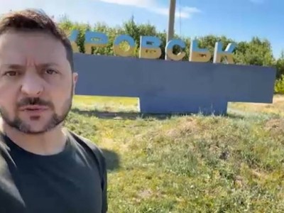 Зеленский соғыс жүріп жатқан Донецк облысына барды.