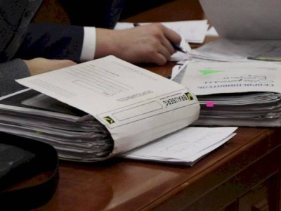 Тараз әкімдігінің қызметкерлері тәркіленген коммерциялық жылжымайтын мүлікті заңсыз шығарып алған.
