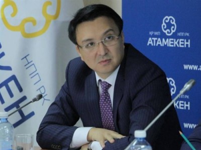 Су жаңа депутат 20 мың теңгеге қалай баланы асырауға болатынын айтты.
