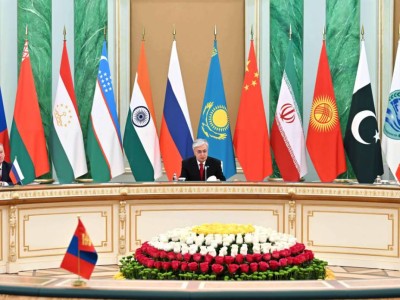 Президент Қасым-Жомарт Тоқаев ШЫҰ-ға мүше мемлекеттердің қауіпсіздік кеңестері хатшыларымен кездесті.