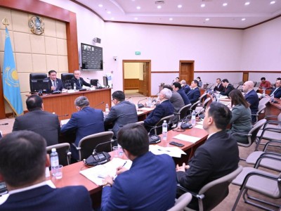 Бүгін Мәжілістің жалпы отырысында мына мәселелер қаралады.