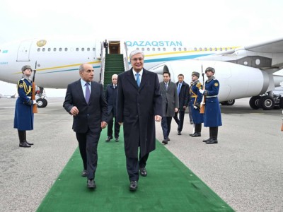 Тоқаев мемлекеттік сапармен Әзербайжанға барды.