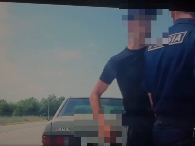 Алматы облысында тәртіп сақшысына шабуыл жасаған ер адам ұсталды.