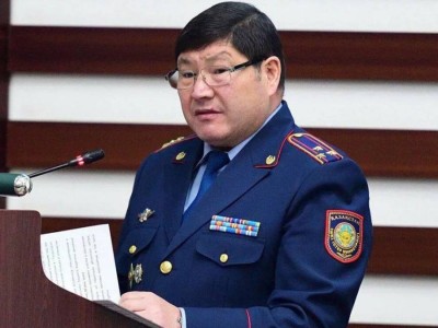 Қызды зорлаған полиция басшысы жәбірленушіге 40 млн пара бермек болған.