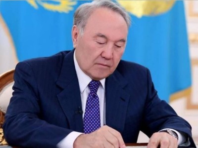 Назарбаев Қауіпсіздік Кеңесінен екі адамды жұмыстан босатты.