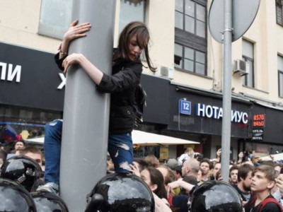 «Ол бізге патша емес!».
