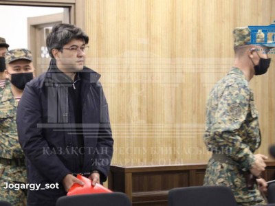 Бишімбаев жазасын қатаң режимдегі колонияда кімдермен бірге өтейді.