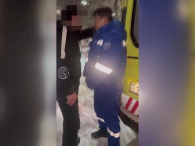 Жедел жәрдем жүргізушісін ұрған азаматтың ісі бойынша сот басталды.