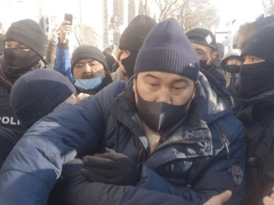 Тоқаев: Жиын өткізгісі келетіндер жаңа заңға бағынуға міндетті.