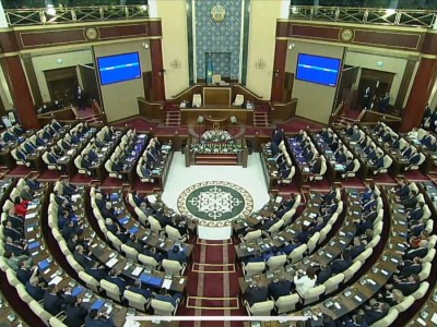 Суперпрезиденттік жүйені ықпалды Парламент қана ығыстырады.