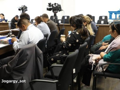 КТК телеарнасы Бишімбаевтың сотында алқабилердің жүзін көрсеткені үшін ескертумен құтылды.