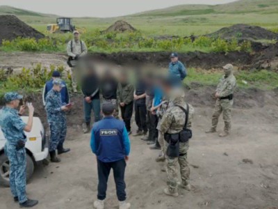 Заңсыз алтын өндірумен айналысқан “кеншілер” ұсталды.