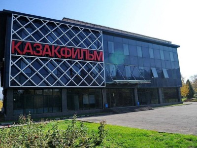 «Фильмді уақытында өткізбеді». “Қазақфильмдегі” дау басылмай тұр.