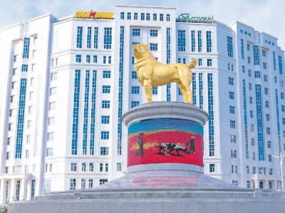 Аркадаг алабайға алтын ескерткіш орнатты.