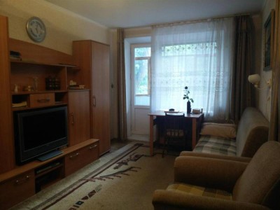 1 бөлмелі пәтеріне мыңға жуық адамды тіркеген азамат сотталды.